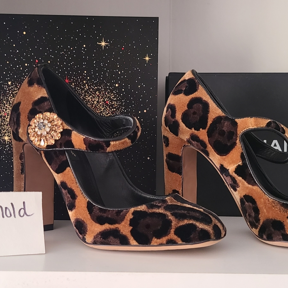 SOLD!!!!Dolce & Gabbana chunk heels